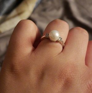 Pearl diamond ring